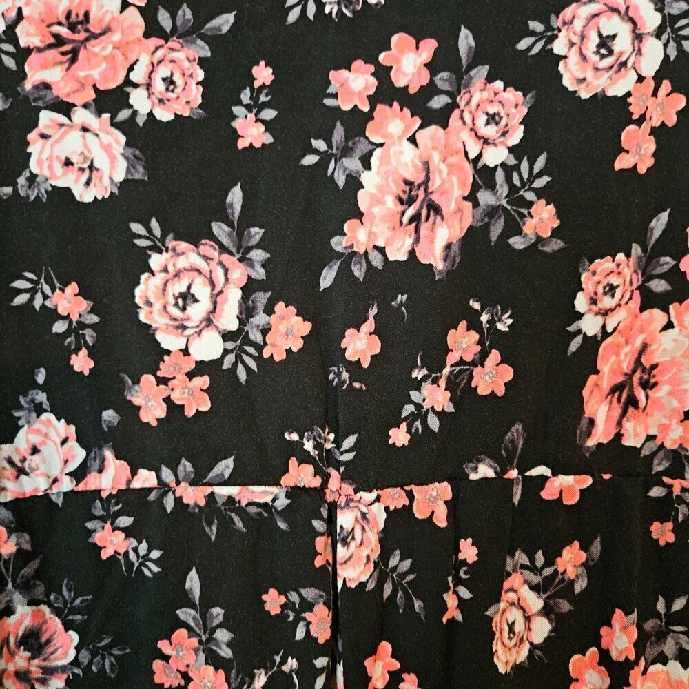 Torrid black floral romper size 00‎ - Picture 3 of 7